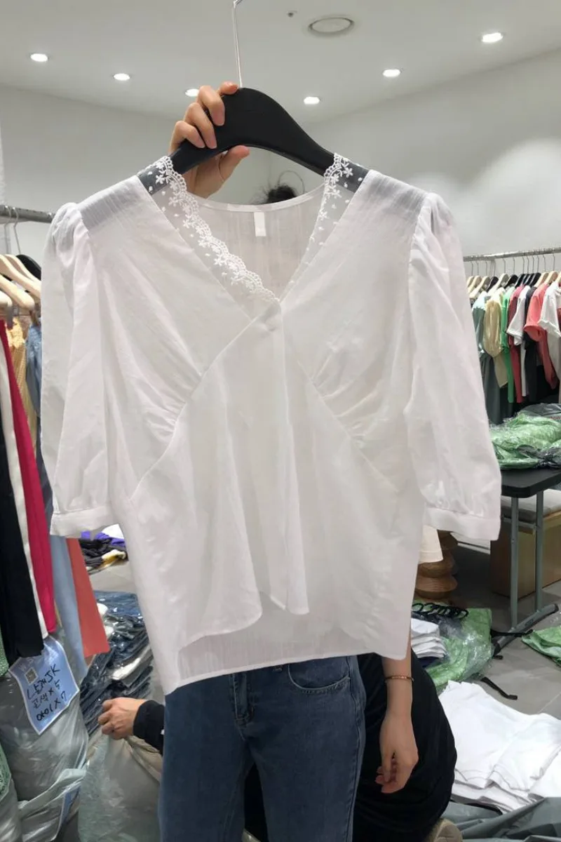 

2021 Spring New Short-sleeved Solid V-neck Shirts Patchwork Lace Fashion Womens Tops