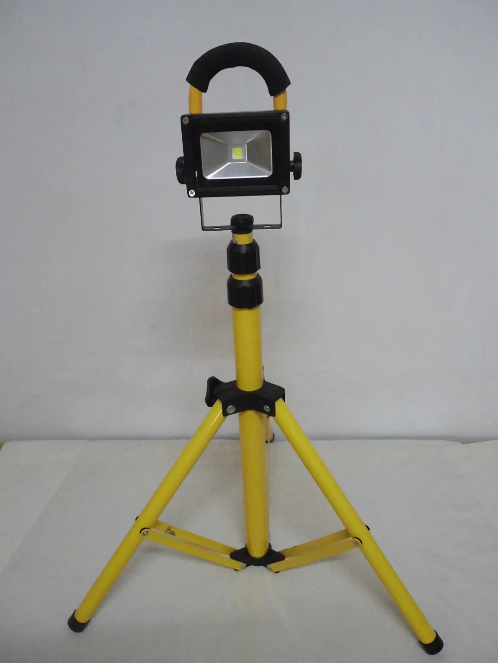 10W  LED camping light with tripod stand