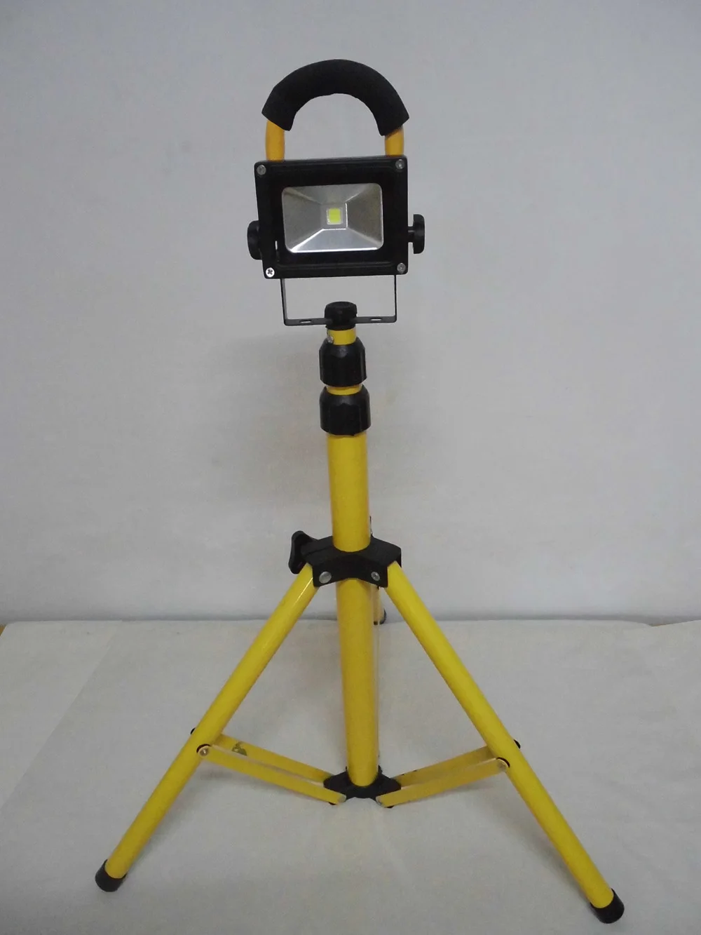 10W LED camping light with tripod stand | Portable Lanterns