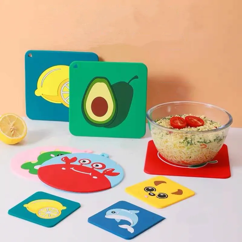 

1 Pcs creative children's cartoon pattern silicone heat insulation pad anti scalding and anti slip dining room kitchen table pad