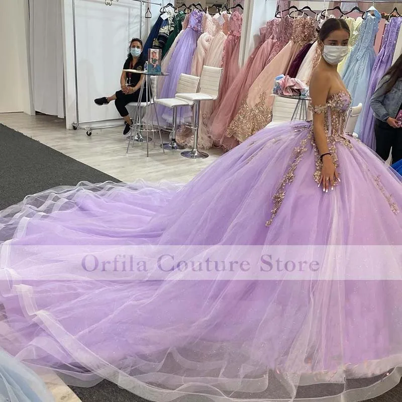 Фото Платья de xv años Лавандовое платье Quinceanera с открытыми плечами по индивидуальному заказу и 3D цветочной аппликацией Pageant abiti da cerimonia №2