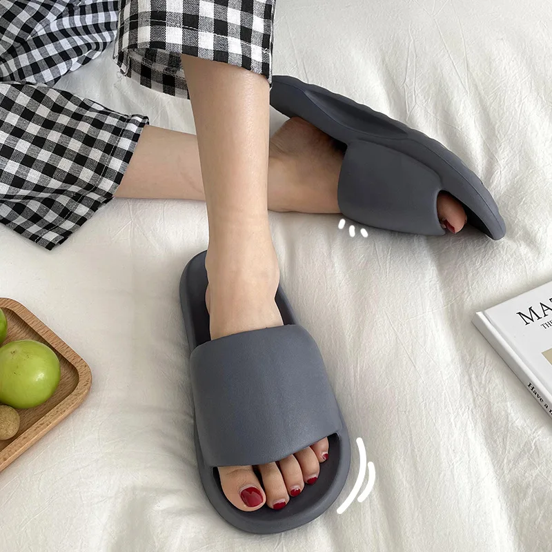 The New Thicker Comfortable Slippers For MenAnd Women Home BathroomBath CoupleThick Bottom Home Sandals And Slippers Summer Wear