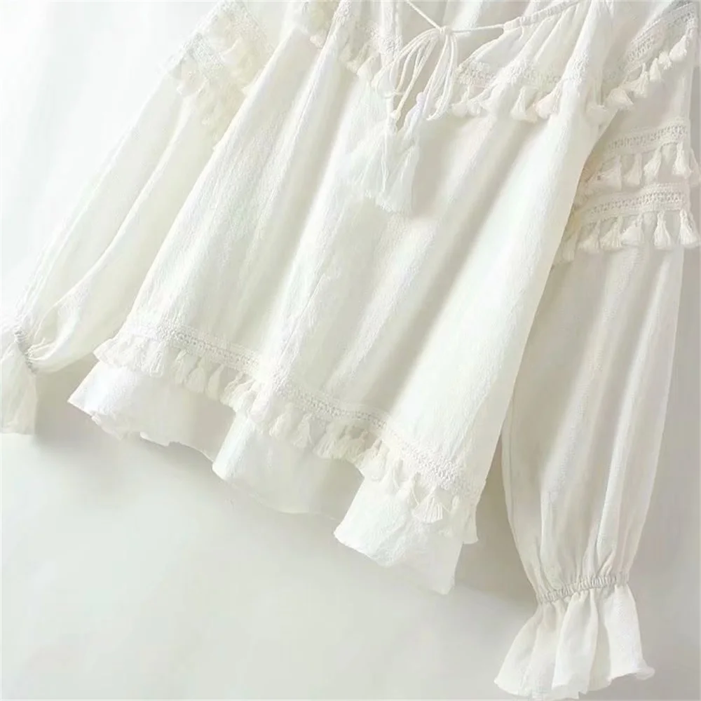 

2020 Spring Women's New V-neck Flared Sleeve Retro Heavy Industry Tassel Splicing Shirt Loose Cotton Linen Lace-down Shirt
