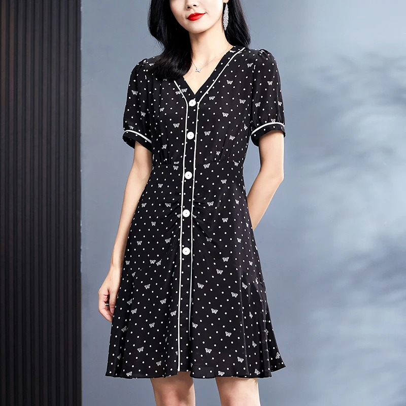 

Женское платье из натурального шелка, черное элегантное платье-трапеция средней длины с V-образным вырезом, коротким рукавом и принтом в гор...