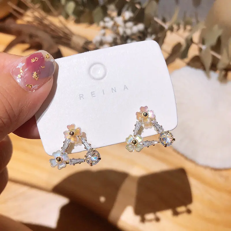 

2020 New Fahion Women's Earrings Sweet Geometry Litter Flower Earrings for Women Bijoux Korean Party Girl Jewelry Gift Wholesale