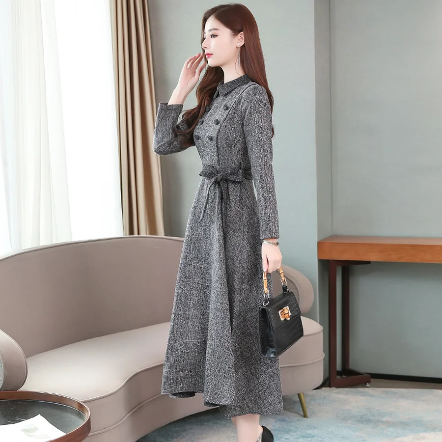 Зимнее трикотажное плотное теплое винтажное однотонное платье средней длины 2024