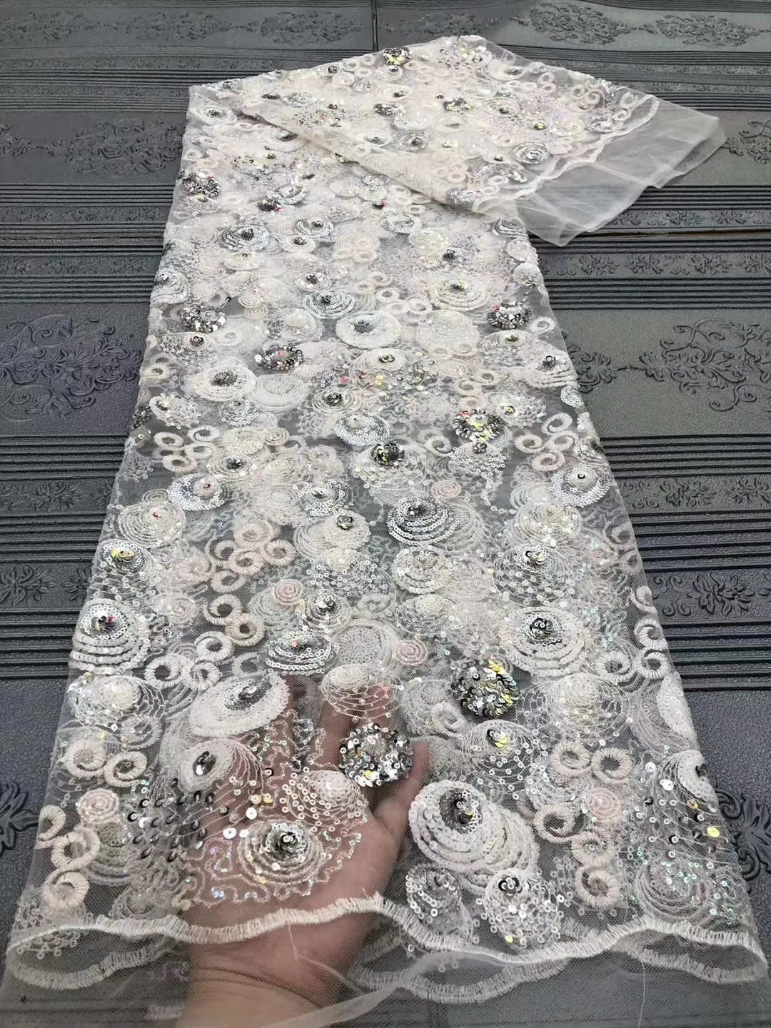 

French African Sequined Lace Fabric 2020 High Quality Lace Fabric Nigeria Mesh Lace Fabric Women's Party Dress FJ4134