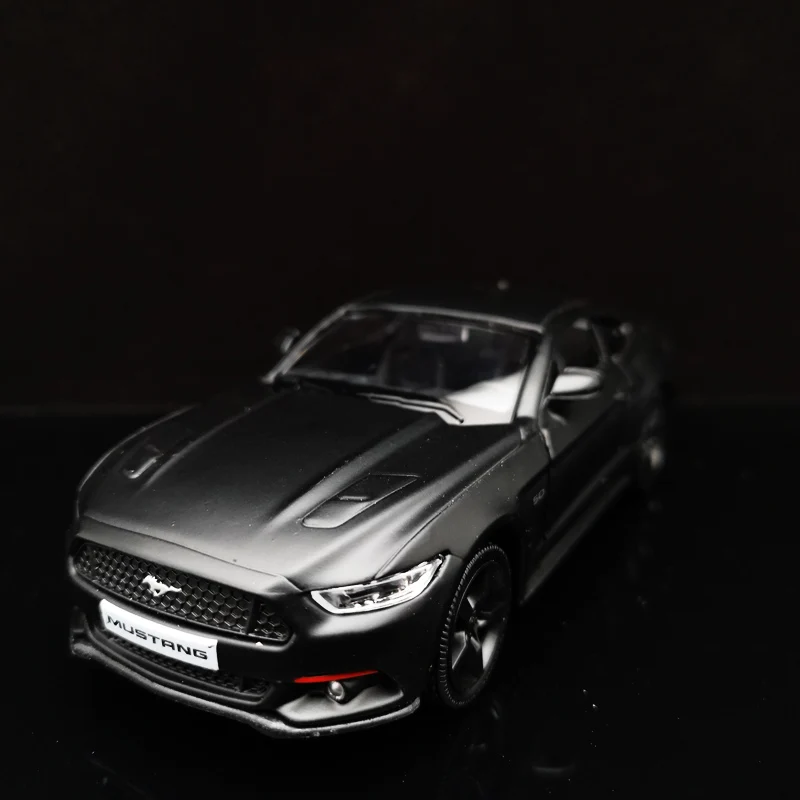 Модель автомобиля Ford mustang GT 1/36 в масштабе Отлитая под давлением игрушечная