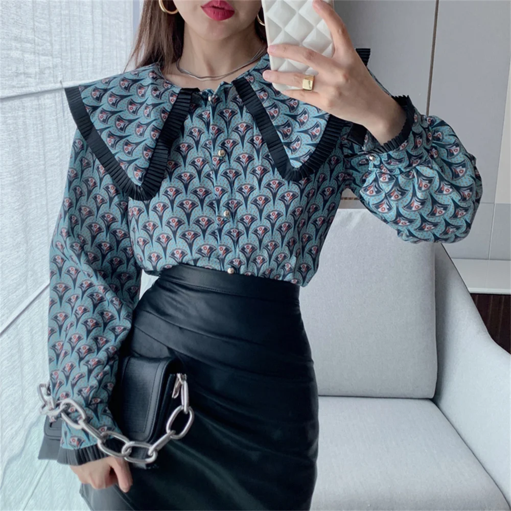 Рубашка женская с воротником Питер Пэн цветочным принтом