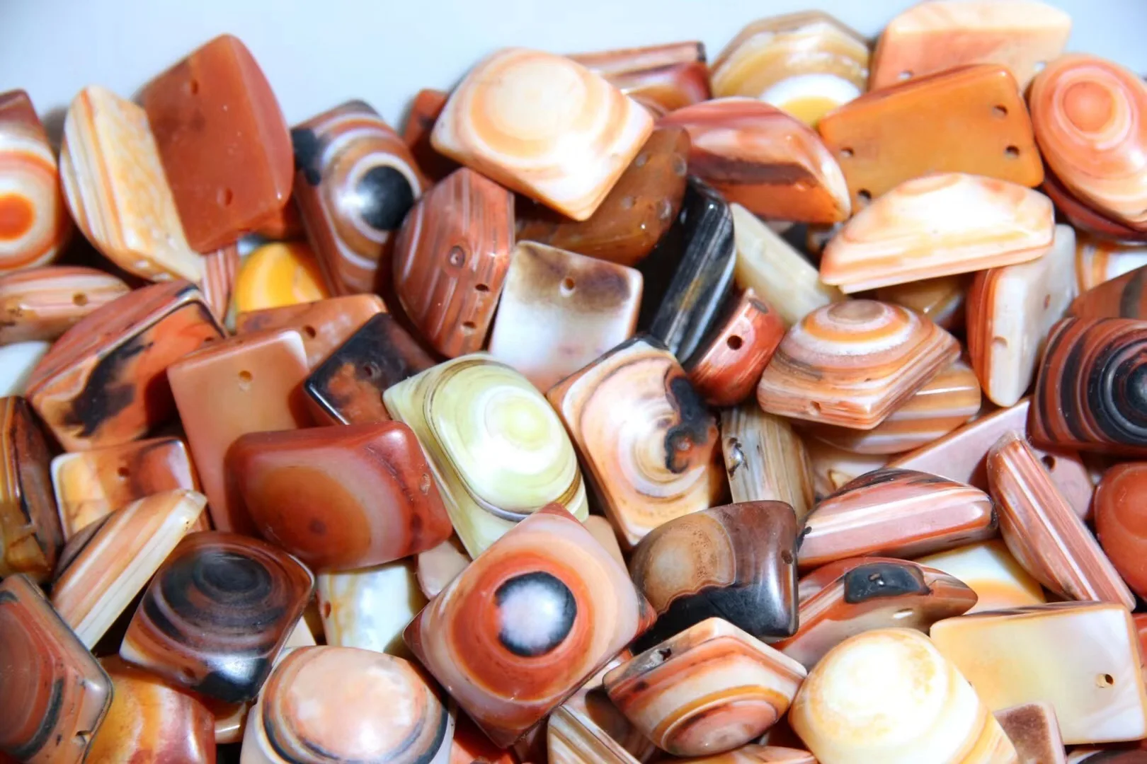 

100Pcs/Lot Wholesale Natural Dzi Necklace Sweater Chain Bracelet Jewelry Accessories DIY Rare Red Agate Sheep Board Beads