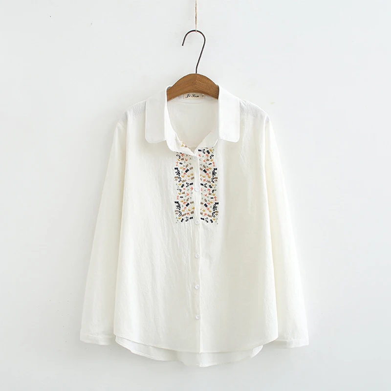 Осенняя женская рубашка с цветочной вышивкой и карманами хлопковая темно-синего