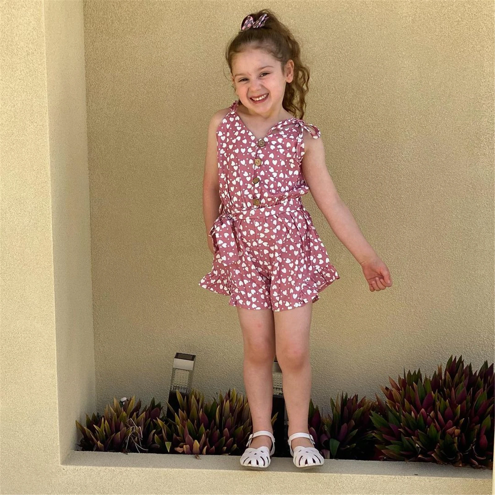 

Летний комбинезон на подтяжках для девочек, модный бандажный короткий цельный комбинезон с принтом в виде сердца и высокой талией