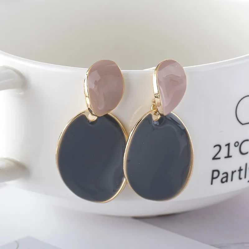 Модный дизайн чувство серьга по контракту с геометрическим рисунком персонажа