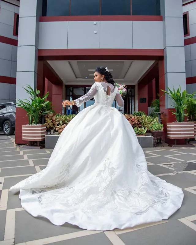 

Fuffy Nigeria African Plus Size Wedding Dresses Long Sleeve Lace 2021 Elegant Applique Garden Wedding Gown Beaded Satin
