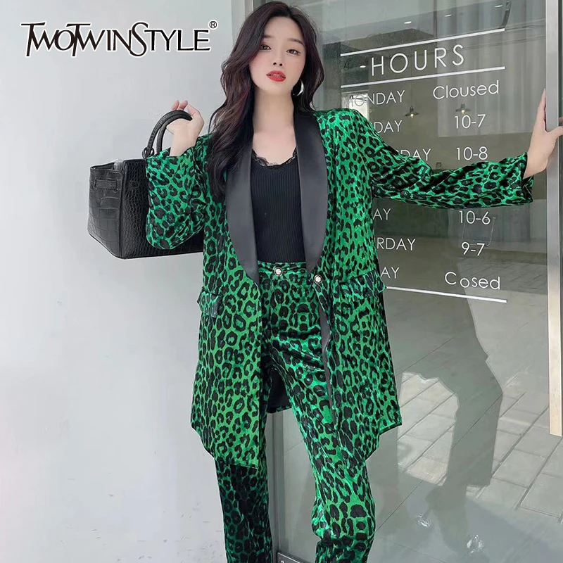 

Женский комплект из двух предметов TWOTWINSTYLE, Леопардовый лоскутный блейзер с длинными рукавами и лацканами, широкие брюки с высокой талией, Н...