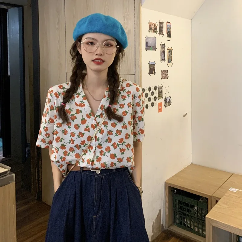 

Summer retro Hong Kong style small flowers loose short-sleeved shirt women's temperament shirt design niche tops