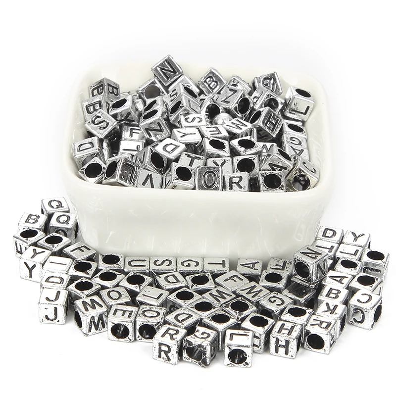 Акриловые бусины с разноцветными буквами 200 шт. 6 мм для ювелирных украшений