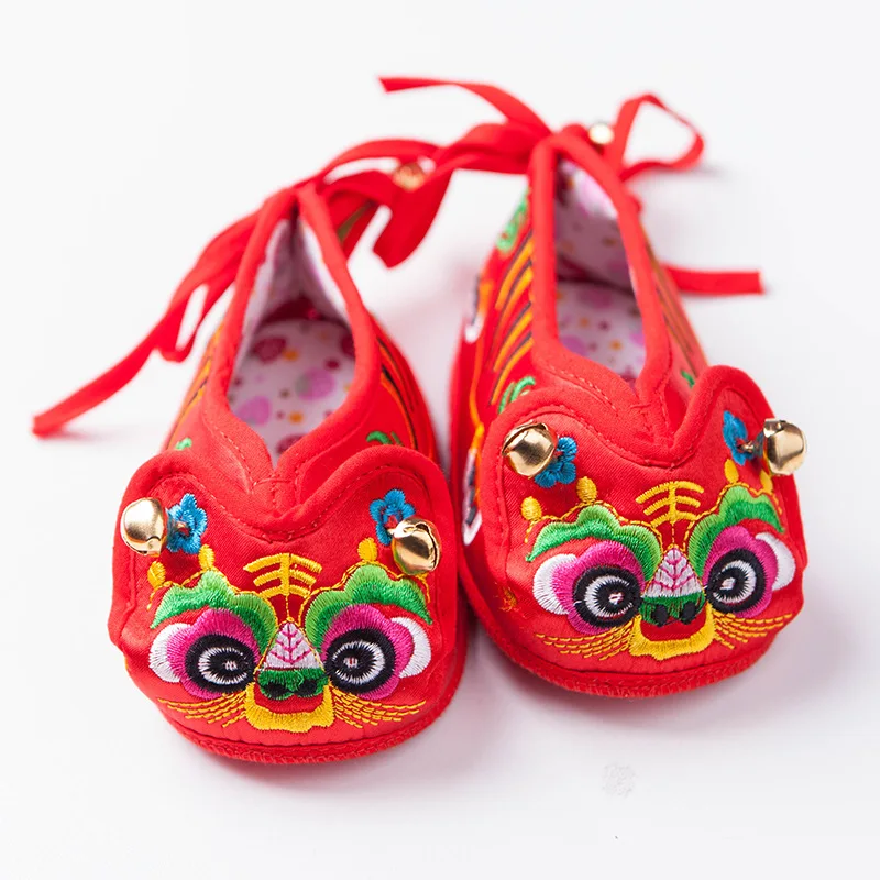 

2022 обувь со знаками Зодиака, тигр, детская обувь на сто дней, мягкая подошва, дышащая Китайская классическая обувь с вышивкой для мальчиков и...