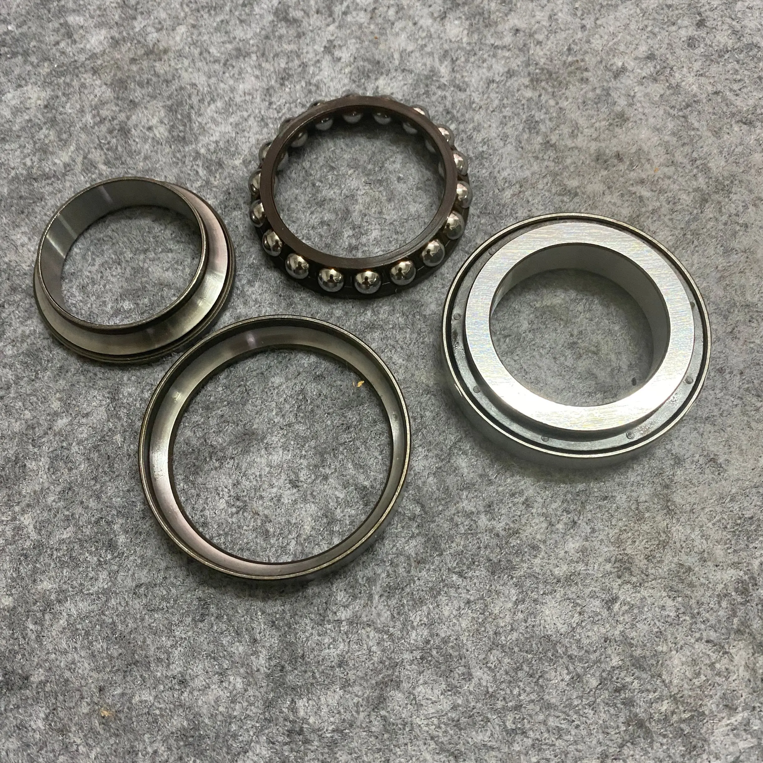 

Steering Head Bearing Kit For KAWASAKI ZX6R ZX636 ZX7R ZX9R ZX10R ZX12R ZX14R GTR1400 VERSYS600 Z250 Z300 Z400 KDX220 KDX200