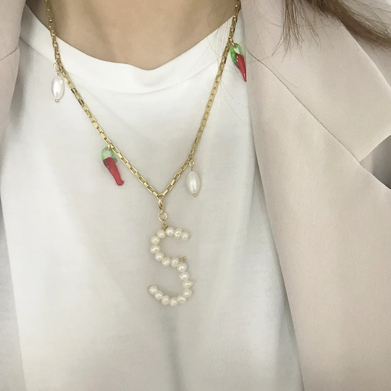 Цепочка с подвеской в виде букв алфавита золотого цвета простое модное