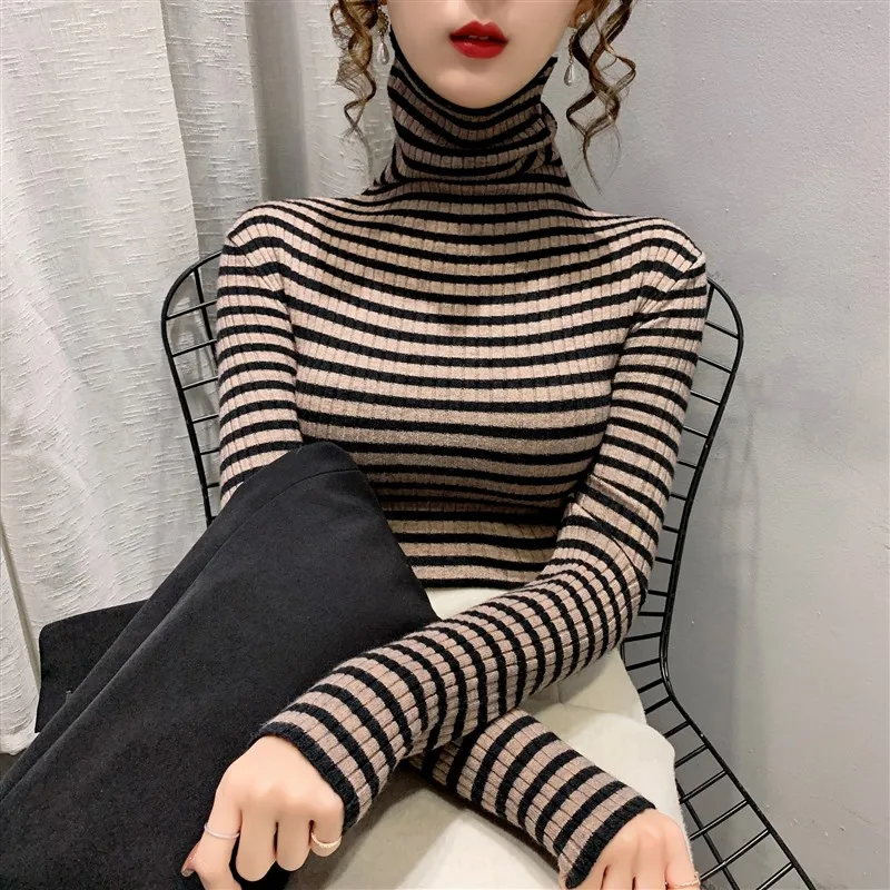 

Women's autumn and winter wear with high neck sweater and base coat