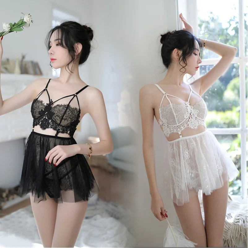 

Sexy lingerie, water-soluble winter pajamas, floating flowers and eyelashes, perspective lace, temptation