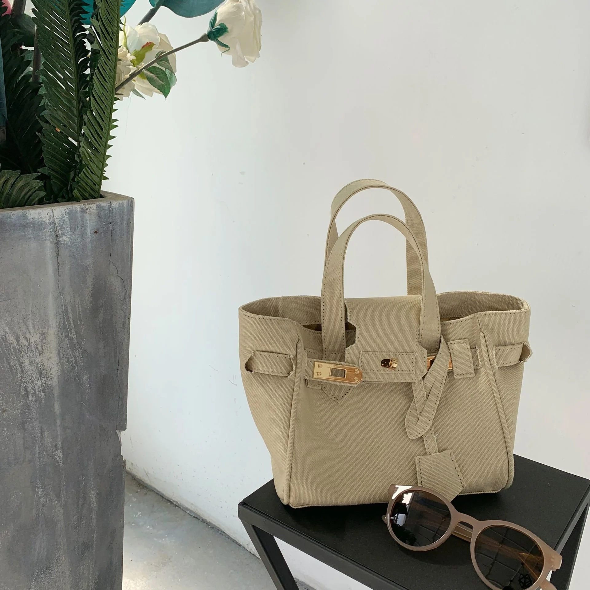 

Net red ins super fire large capacity candy color messenger canvas bag Kelly bag female Xia Xiaozhong Tote Bag