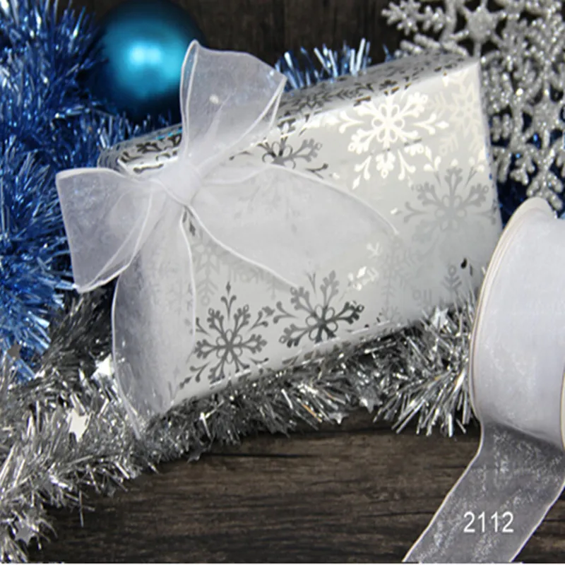 Лента из белой органзы с проволочным краем 38 мм для украшения платья банта