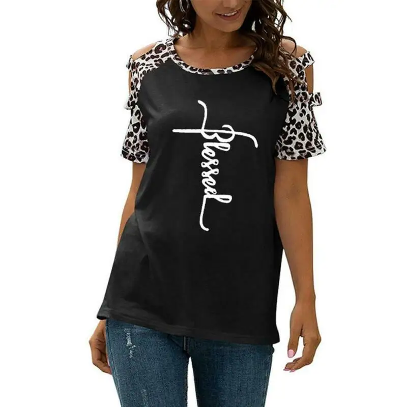 

Женская летняя пляжная одежда с принтом в виде букв, леопардовая футболка с вырезом лодочкой и открытыми плечами, модная женская футболка, т...