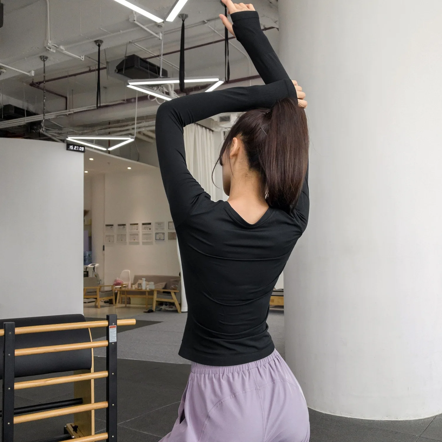 

Sports Shirt for Women Solid Color Slim Fit Stretchy Skin-Friendly Breathable Yoga Top Fitness Long Sleeve Running Workout Shirt