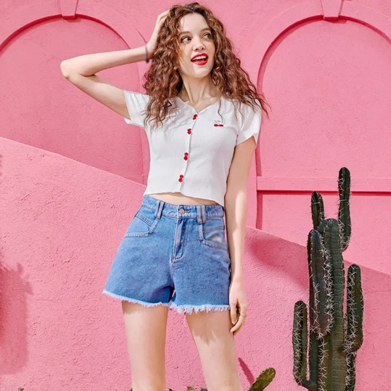 

T Shirt Women V-Neck Short Sleeve Casual Sweet Embroidery T Shirts Girls Summer Knitted Slim Fit Tops.