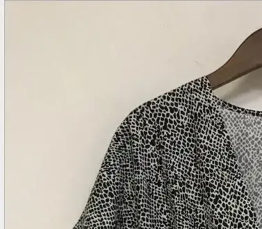 

2020 Autumn and Winter New Style Retro Ruffled V-neck Waist Snake Print Women's Dress