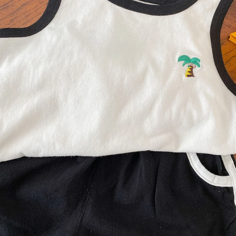 

2021 Summer New Kids Suit Casual Sportswear for Girls and Boys Embroidery Tees and Solid Shorts 2Pcs Sets