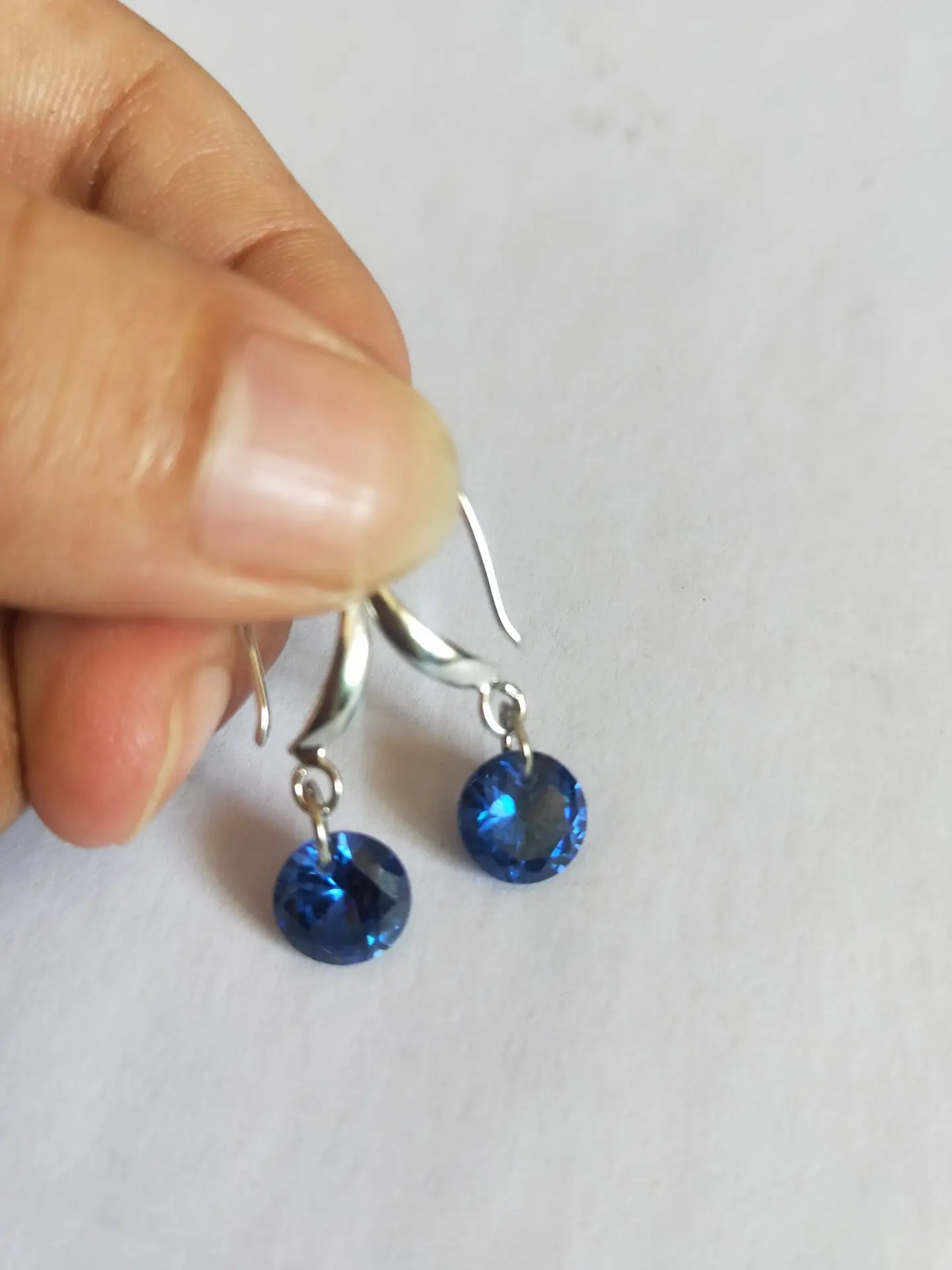 blue 0.8CM Новые Серьги Корейская версия моды милые блестящие белые хрустальные многоцветные висячие серьги ювелирные изделия Висячие Серьги - Окраска металла: blue 0.8CM