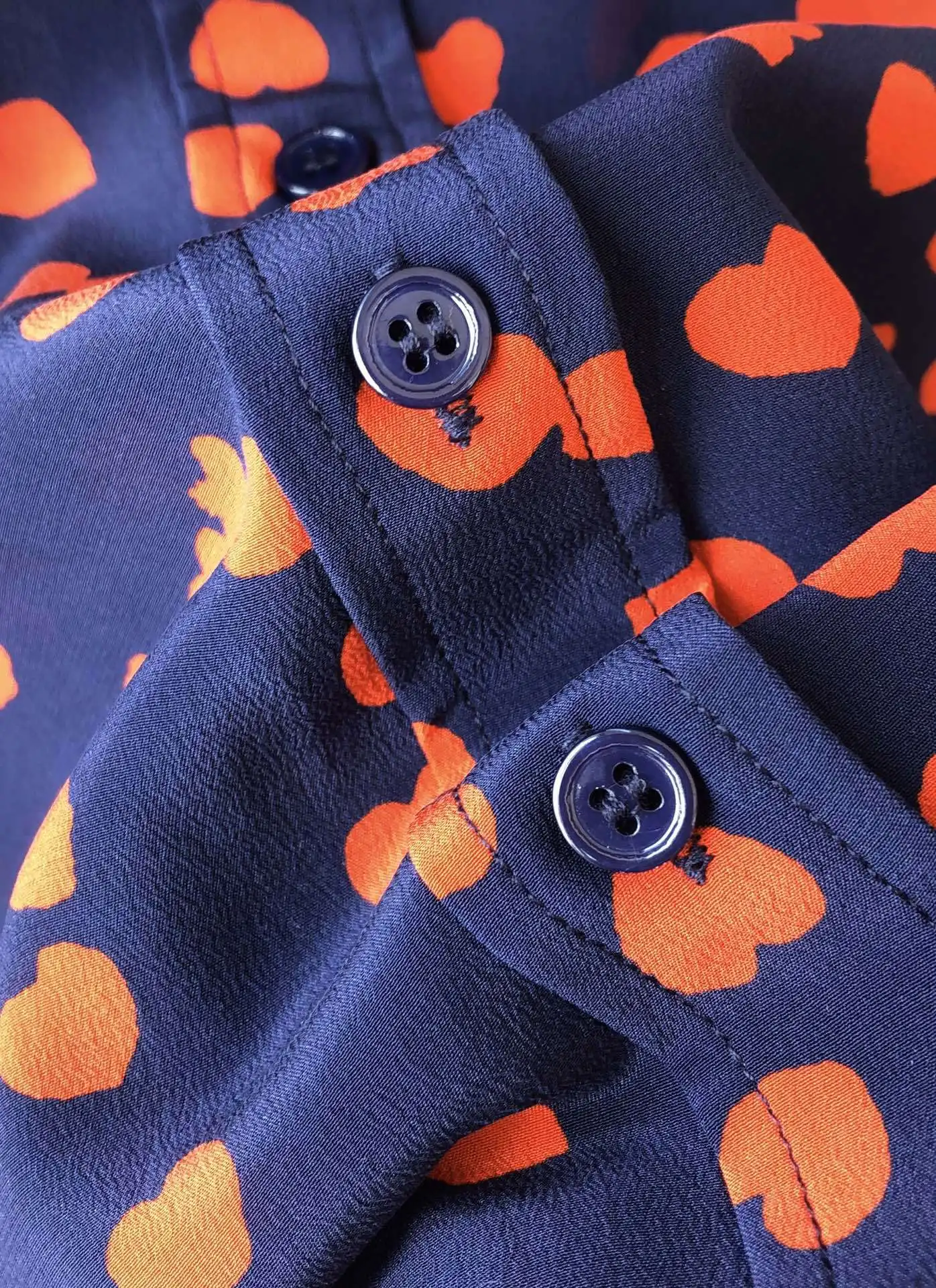 

2021 Early Spring New Small Love Print Shell Button Long-sleeved Lapel Casual All-match Silk Shirt