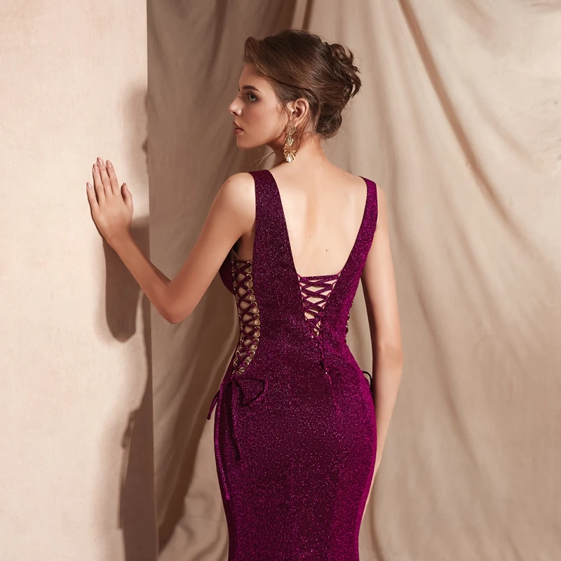 Женское вечернее платье с юбкой-годе розовое элегантное V-образным вырезом и