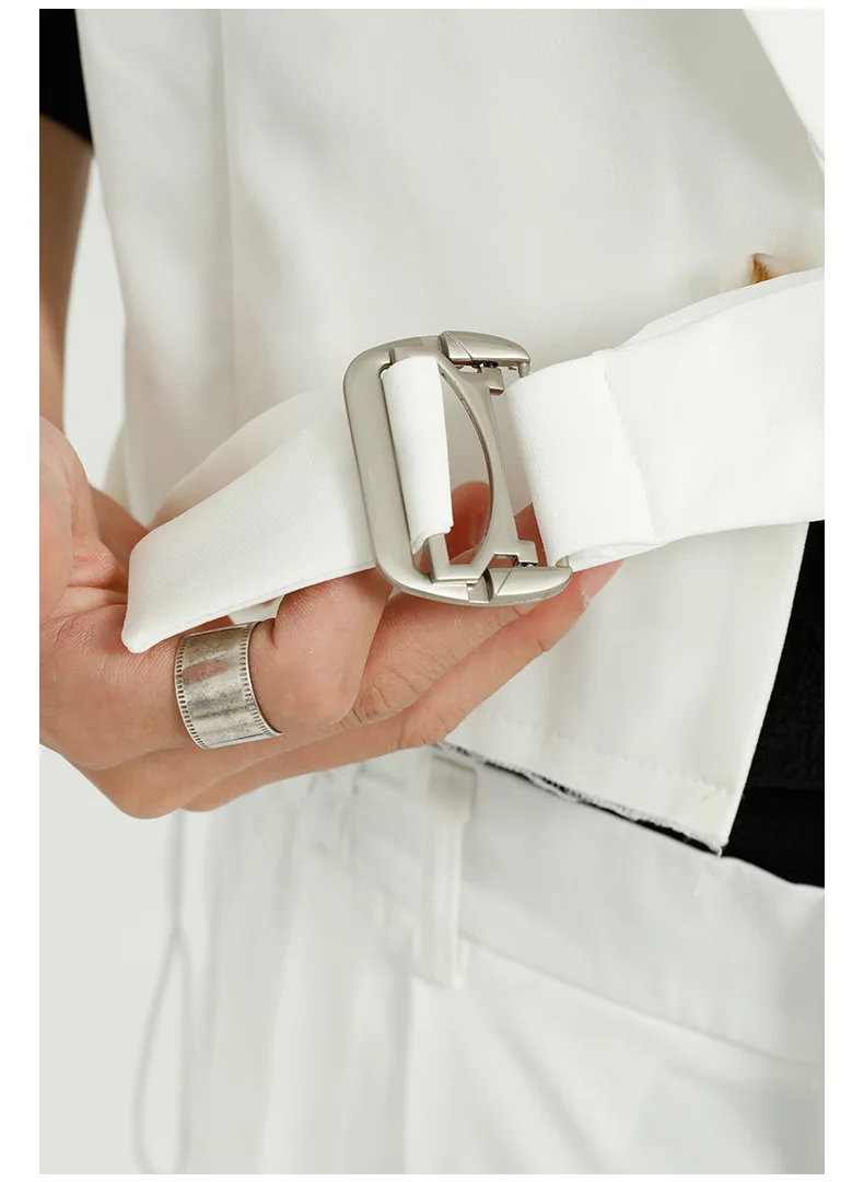 

New Men's Short Suit Vest Coat Streetwear Vintage Fashion Metal Buckle Sleeveless Blazer Jacket for Man White Black Waistcoat
