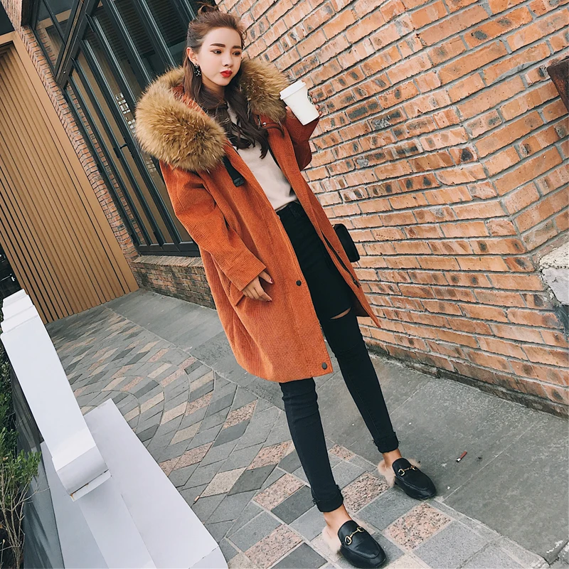 Куртка женская Вельветовая с капюшоном из натурального меха енота темно-зеленый