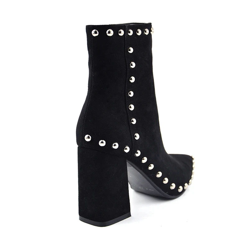 Женские ботинки из флока с острым носком брендовые на среднем каблуке заклепками