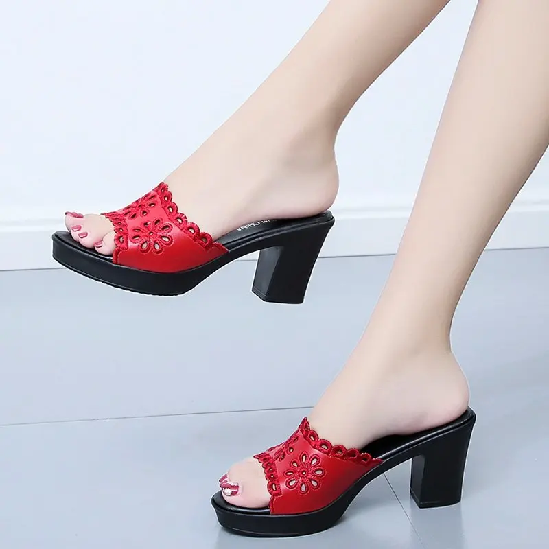 

Fashionable Summer Women Slippers 2020 Hollow-out Flower Breathable Red Brown Chunky Square Heel Comfortable Ladies Slippers