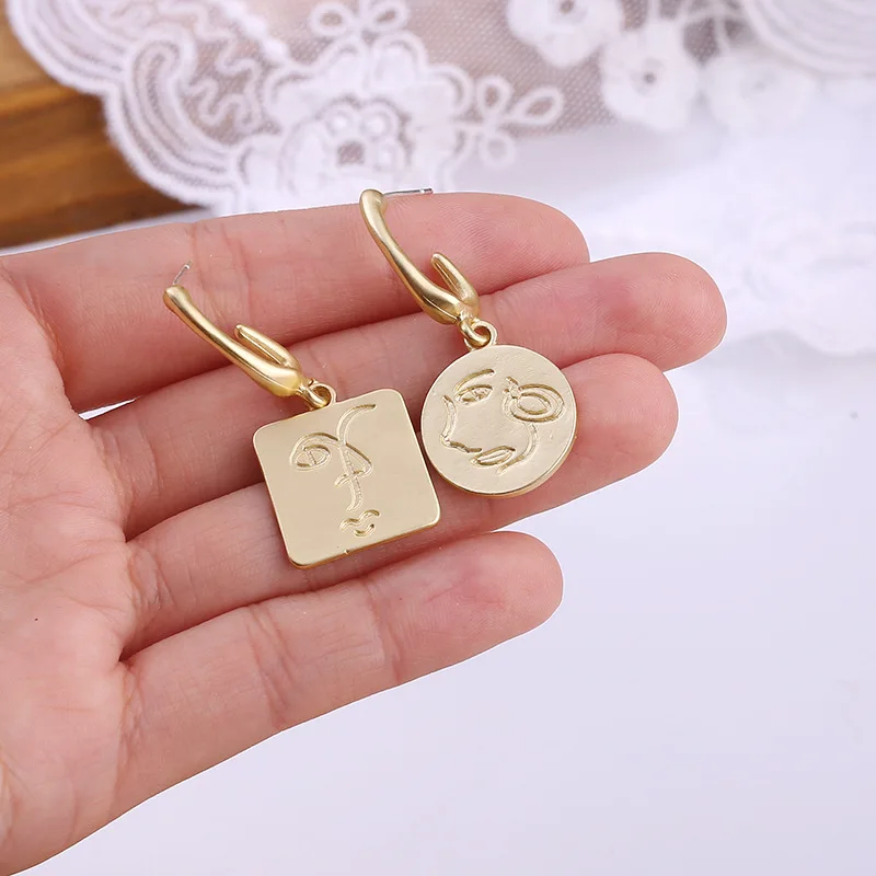 

Japanese and Korean creative design of different flavors of earrings, metal matte stylish women's earrings 2020 new jewelry