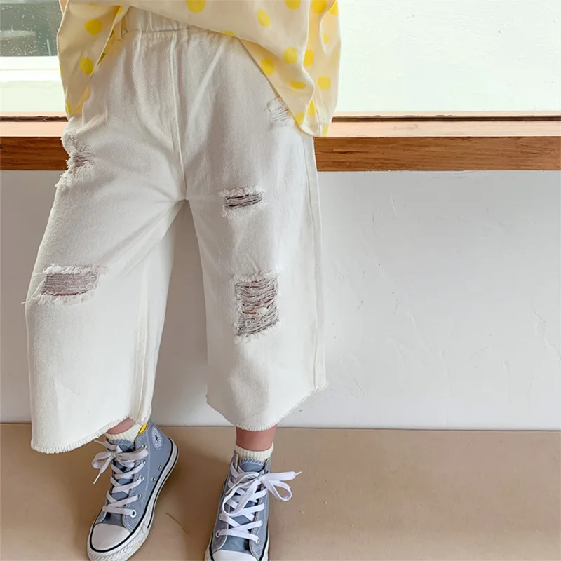 Рваные джинсы для девочек детские штаны с вырезами белые модные брюки широкими