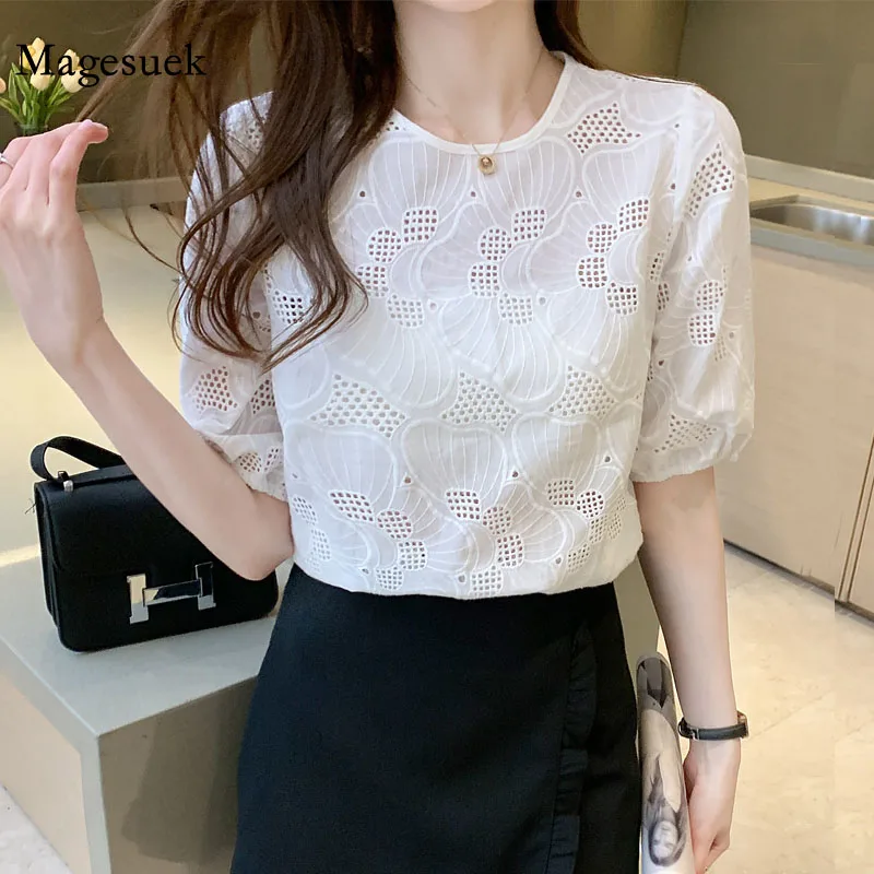 

Korean Hollow Out 2021 Summer Woman Tops New O Neck Short Sleeve Blouse Elegant Fashion Embroidery White Blouse Blusas 14165