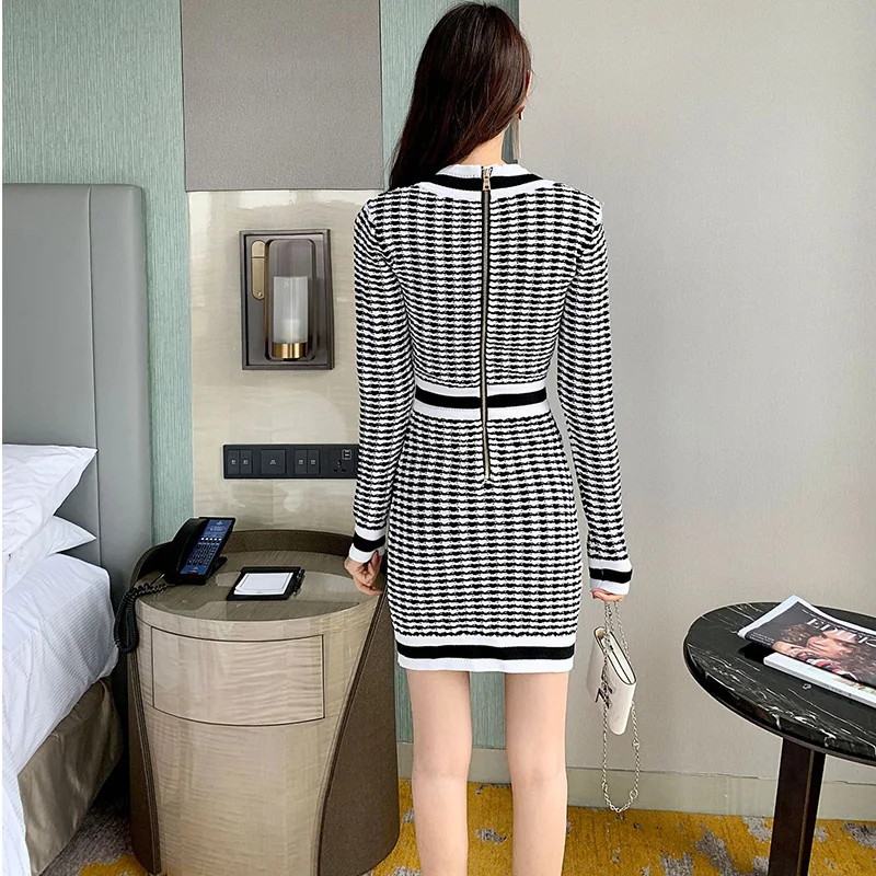 

Early Spring Eye-Catching Texture Fabric Black White Stitching Striped Knitted Short Dress With Hip Sexy Street High Elasticity