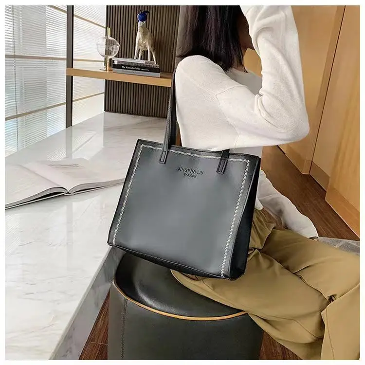 

012021 new retro large-capacity shopping bag printing handbag shoulder bag handbag large bag female luxury designer shoulder bag