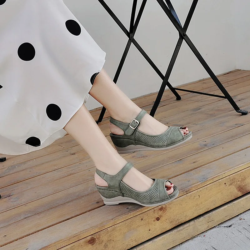

2020 new summer women's sandals color matching casual non-slip large size wedge heel buckle comfortable wild fish mouth single s