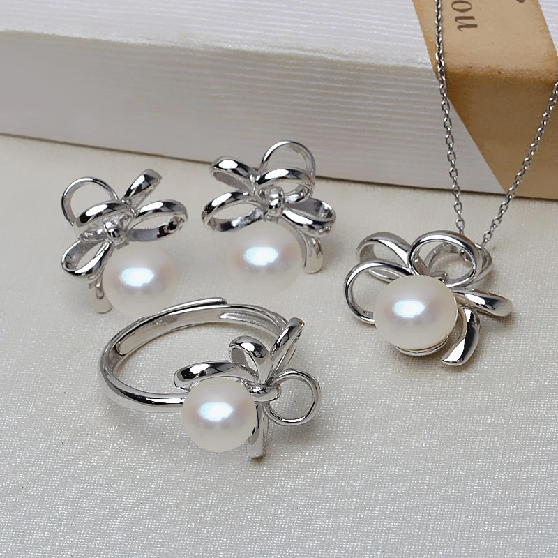 

Комплект из колье, серёг и кольца, из серебра 925 пробы