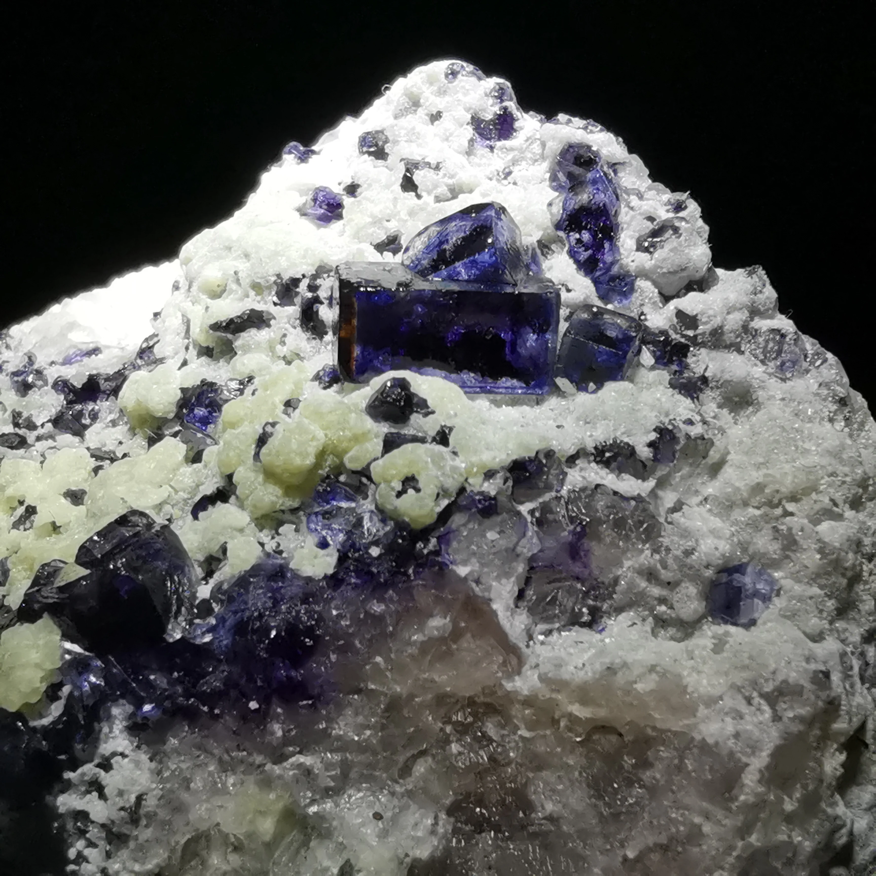 

260.8gNatural rare purple fluorite mineral specimen healing energy CRYSTAL QUARTZ GEM original stone teaching home decoration