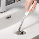 Трафаретная щетка для очистки труб в ванной комнате