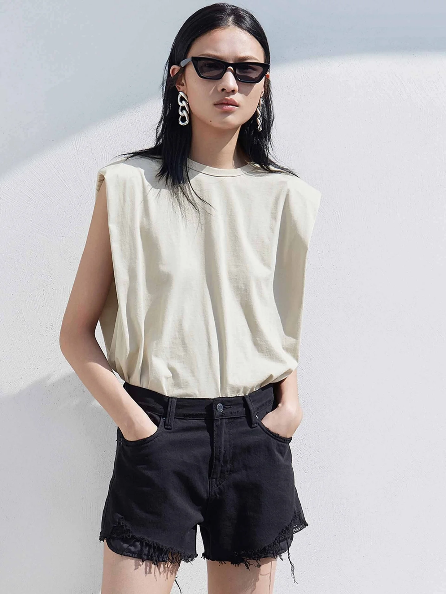 

Fashion 2021 Summer New Women Back Chains Sleeveless T-Shirt Tops Female Caual Tee 3 Color Ddxgz2 6.07